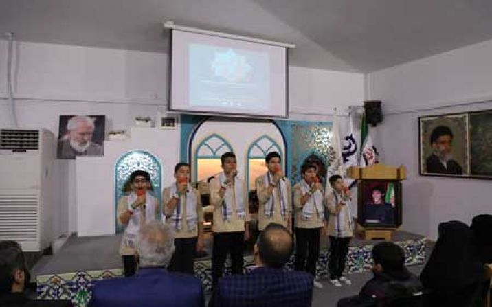 محفل شعر زلال قریحه در قم برگزار شد محفل شعر زلال قریحه در قم برگزار شد